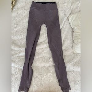 Lulu leggings purple